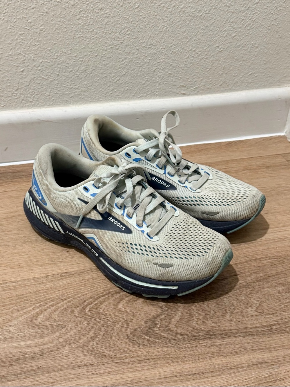 Brooks Adrenaline GTS 23 Women’s Blue Running Walking Shoes size 8B Medium